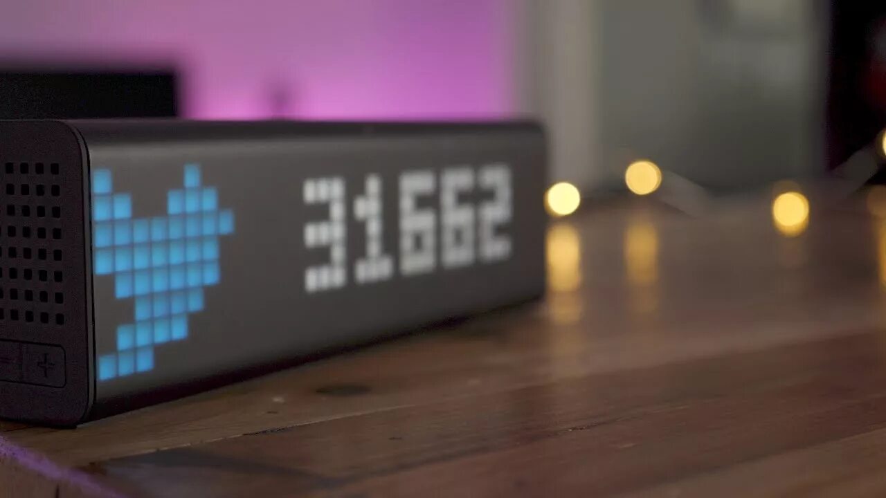 Часы youtube. Lametric wifi clock. metric часы. smart home clock. lametric time youtube.