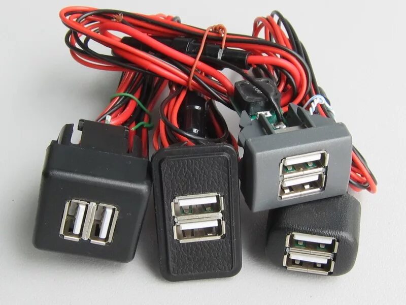 Usb купить воронеж. USB зарядка Газель Некст. Зарядка USB 2106,2107, штатная. USB зарядка в заглушку ВАЗ 2107. Юсб в ВАЗ 2110.