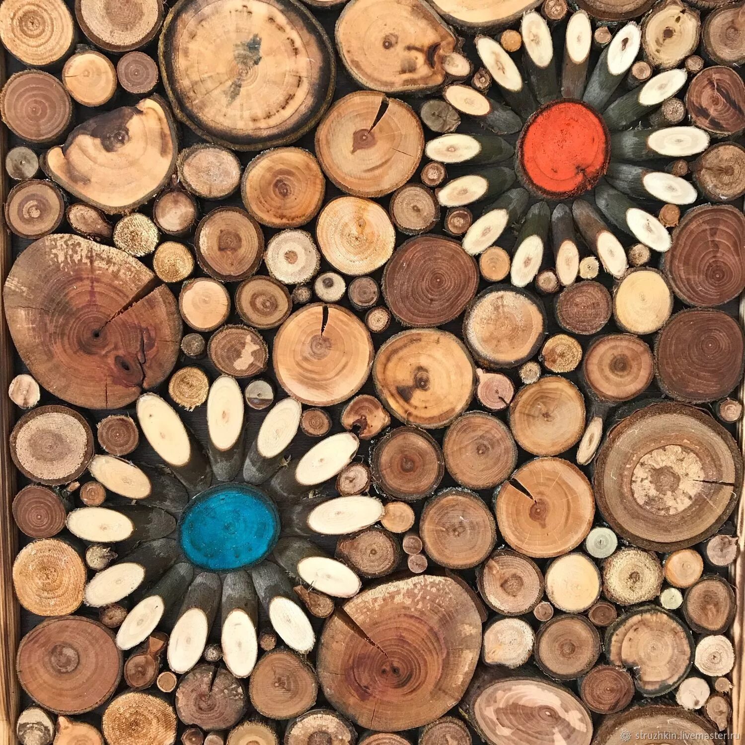 Декоративное деревянное панно. Спилы дерева в интерьере. Панно из спилов. Панно из круглых спилов дерева. Панно из спилов.