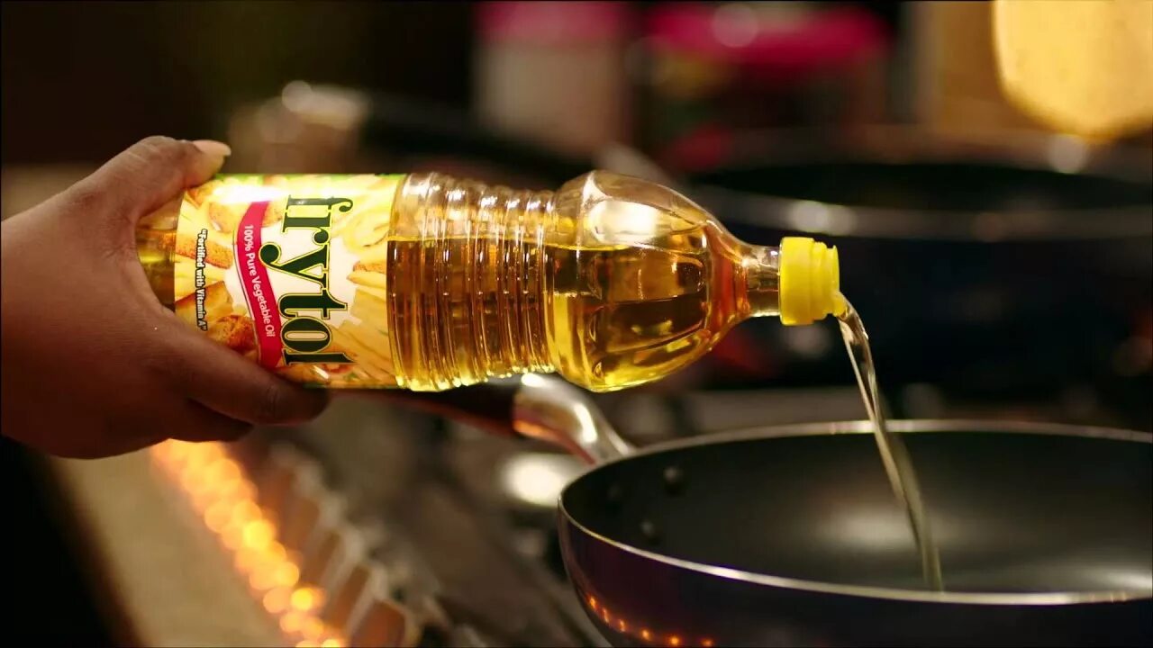 Фуд масло. Cooking Oil. Реклама масла. Жирозаменители масло. Растительное масло креативное фото.