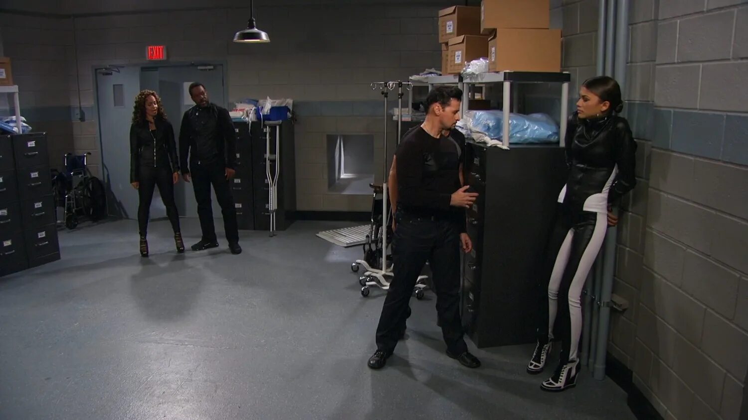 Фильм the crossing 2014. Бретт уиллис кс под прикрытием. Кейси под прикрытием актеры. Andreaskorset / the crossing - 2004. Преступление по наследству фильм.