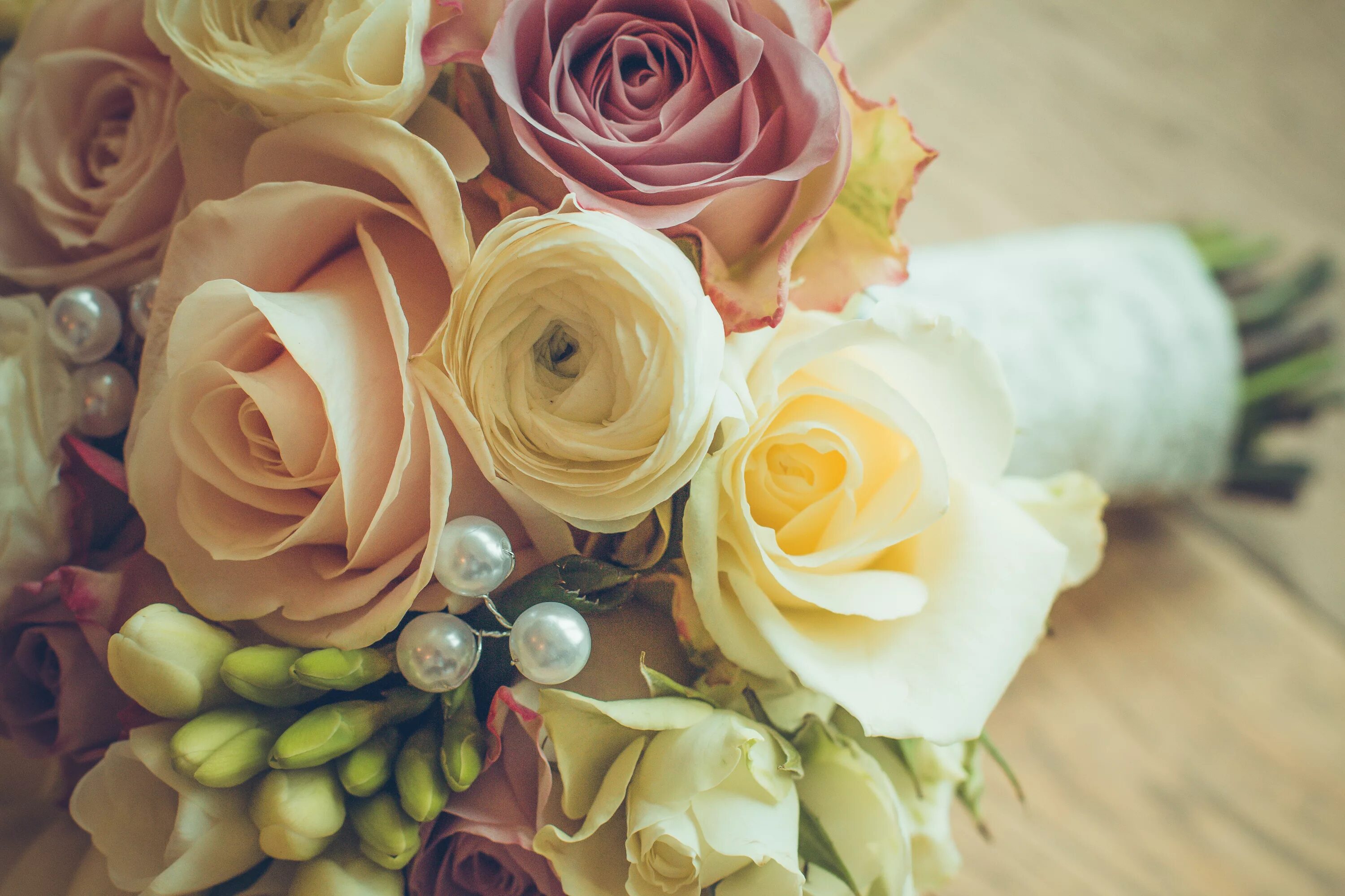 Красивый свадебный букет. Свадебный букет бежевый. Стильные цветы. Бежевые цветы.