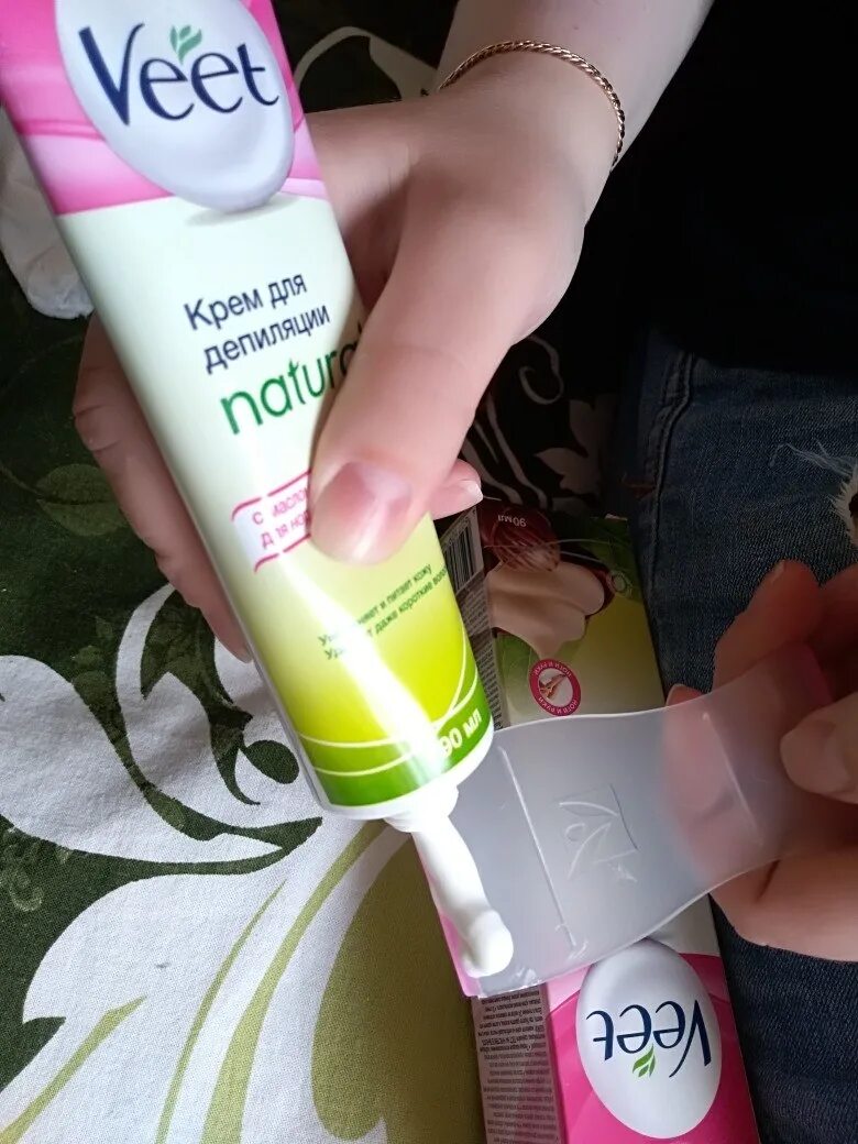 Как пользоваться кремом для депиляции veet. Крем для депиляции veet. veet крем для депиляции для сухой кожи. крем для депиляции с маслом ши. veet крем для депиляции для мужчин.