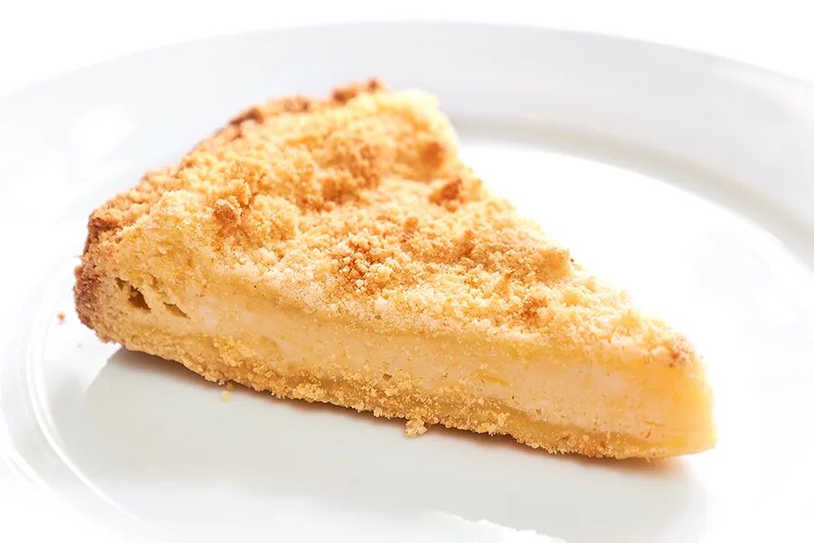 пирог с творогом из дрожжевого теста. творожный пирог красивый. пирог с кусочками творога. творожный пирог. пирог с кусочками творога.