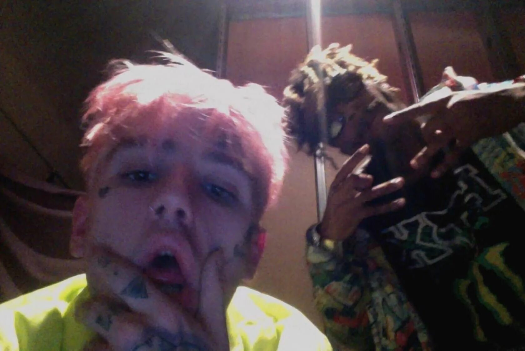Lil peep hate. Lil peep lil tracy. lil peep 2016. lil peep 2015 год. лил пип и лил трейси.