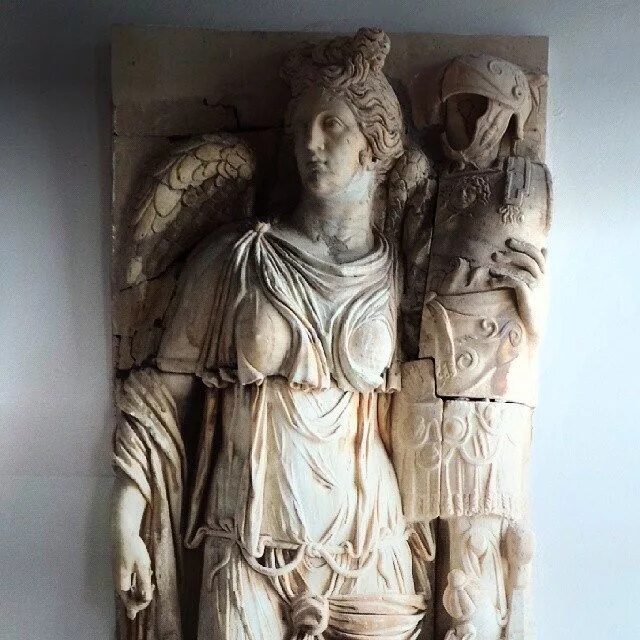 Бог рима минерва. Минерва богиня. Афина паллада скульптура древней греции. Древнеримская богиня минерва. Минерва богиня.