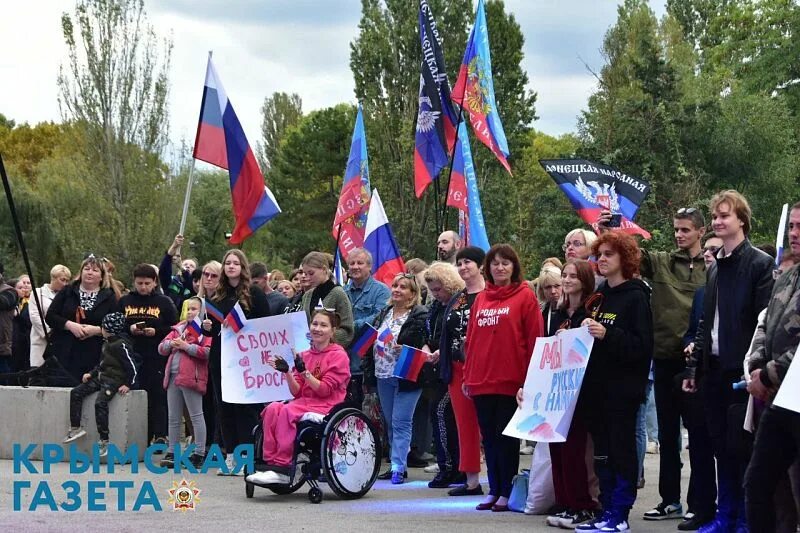 Симферополь сейчас новости. Митинг в Симферополе. Митинг 23.09.2022 Симферополь. Жители Симферополя на митинге.