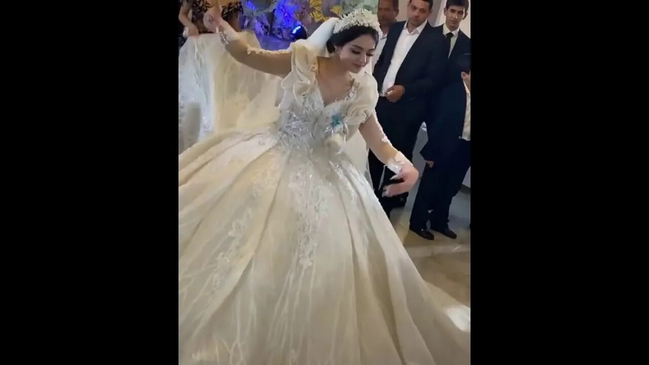 Цыганская свадьба. Цыганские свадьбы 2021. Свадебное платье цыганки за 12 миллионов. Батайск цыганская свадьба. Цыганская свадьба 2024 год