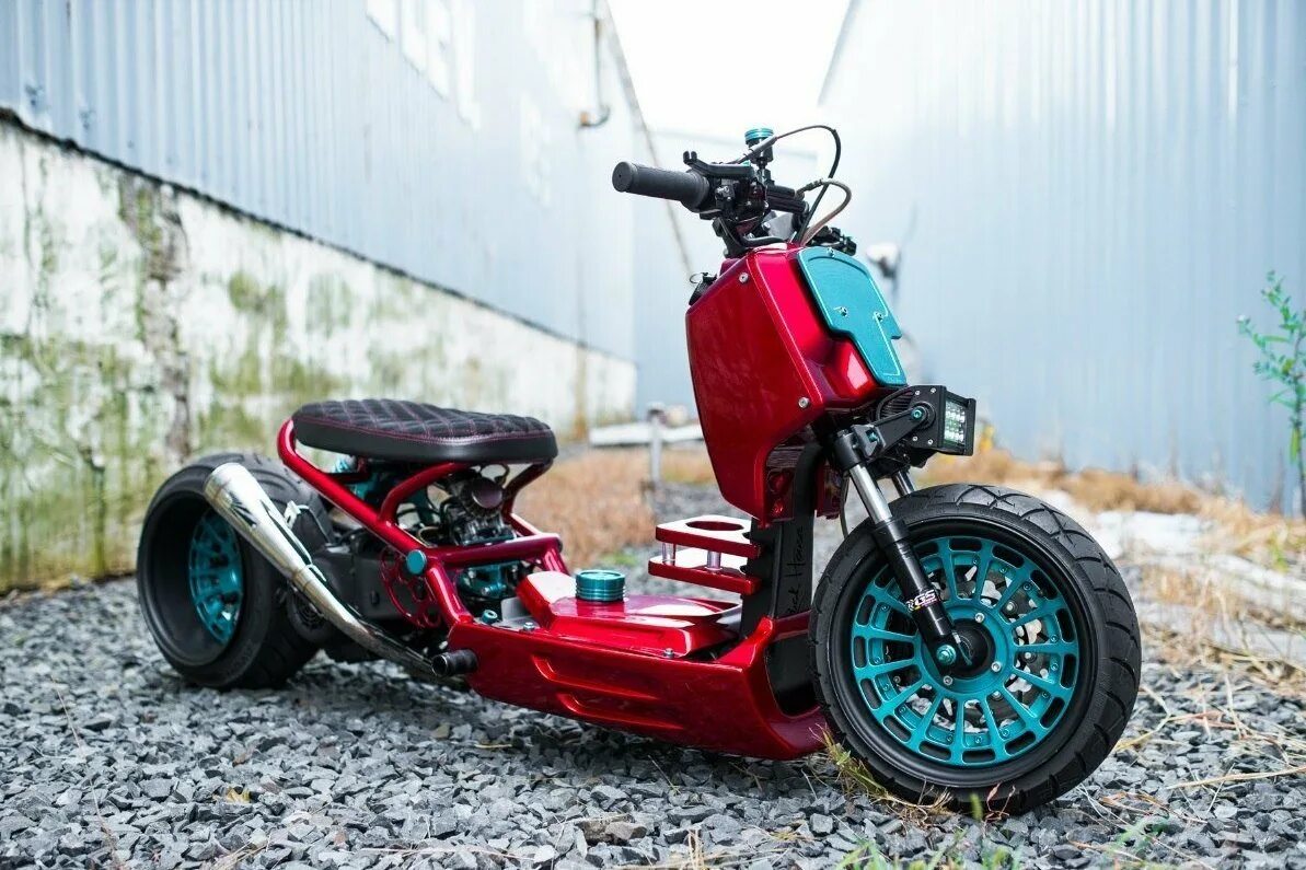 Переделки мопедов. Honda Ruckus кастом. Honda zoomer Ruckus. Ruckus из Honda Dio. Honda zoomer Ruckus Custom.