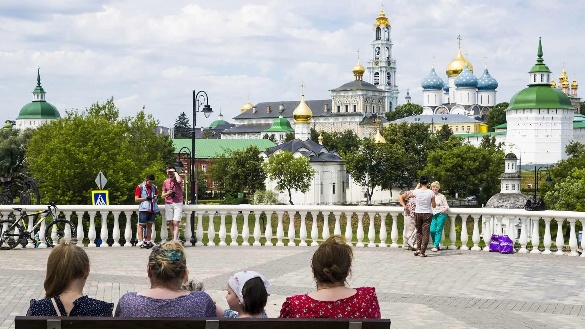 Блинная гора Сергиев Посад. Смотровая площадка Сергиев Посад. Сергиев Посад туристы. Сергиев Посад центр. Наращивание сергиев посад