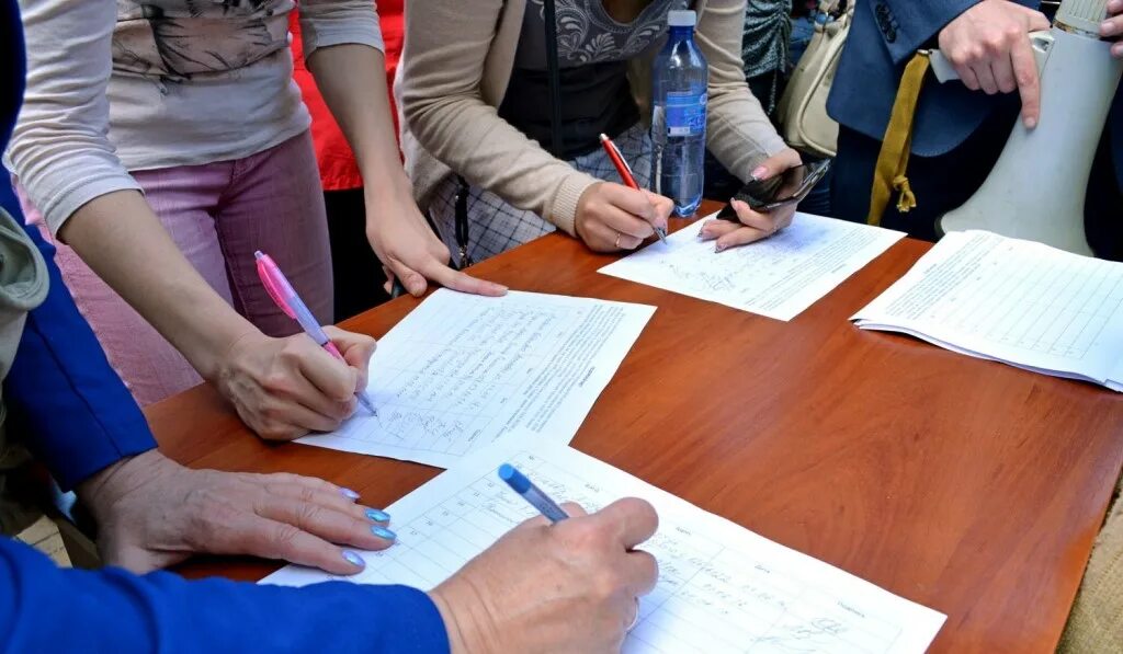 Подпись цик. Собираем подписи. Сбор подписей. Петиция сбор подписей. Сбор подписей в поддержку выдвижения кандидатов.