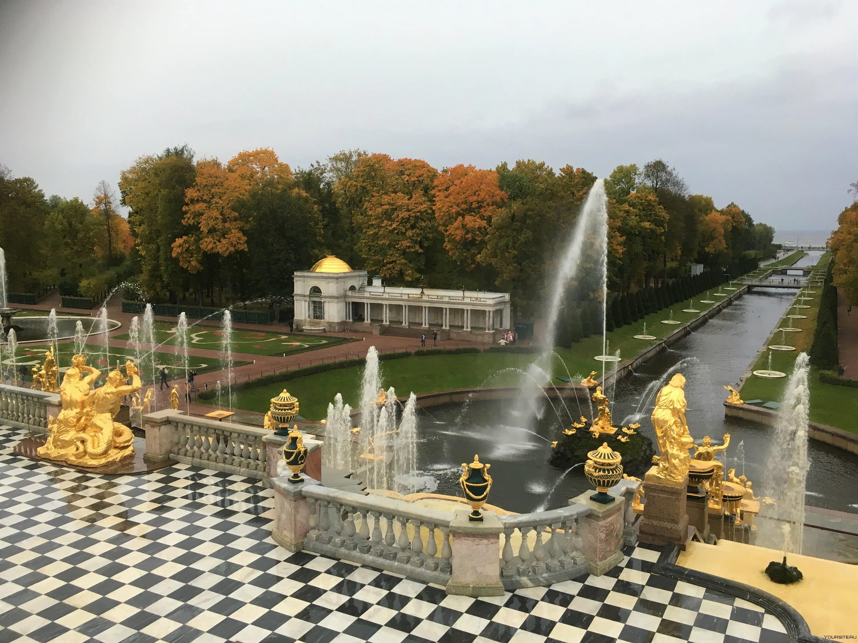 Петергоф парк достопримечательности. Петергоф (дворцово-парковый ансамбль). дворцовый парк ансамбль петергоф. большой каскад петергоф. майнкрафт. пирс в петергофе.