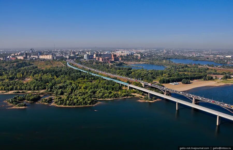 Река обь новосибирск. Берег реки обь новосибирск. На левом берегу оби. Левый берег оби. Парк арена новосибирск.