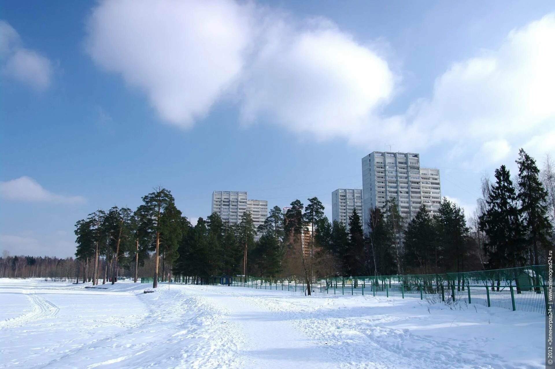 Зеленоград вид сверху зеленоград. Праздничное оформление города. Лет зеленоград. Город зеленоград московская область. Зеленоград ретро крюково.
