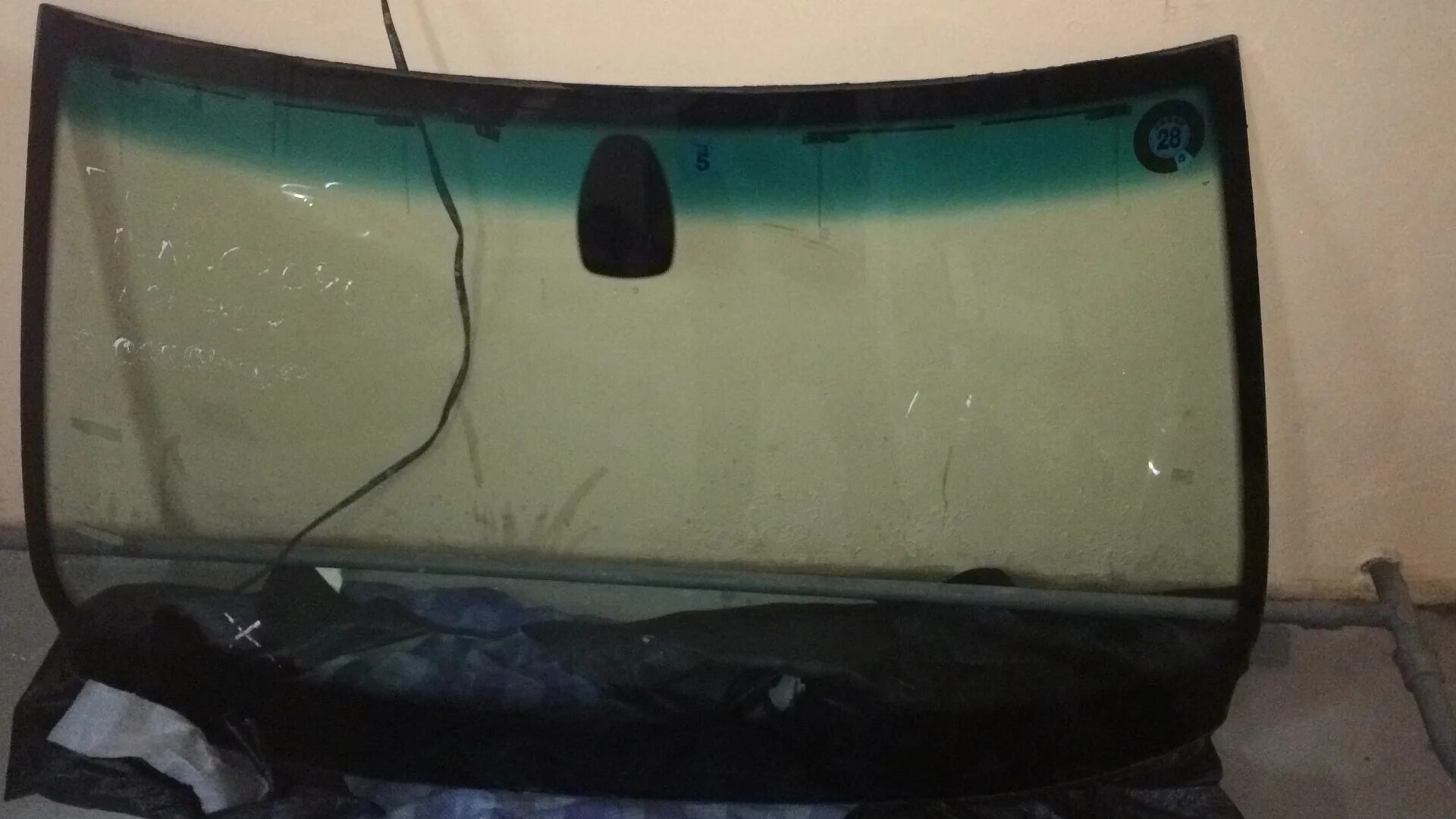 Маркировка стекол bmw e87. Ветровое стекло bmw original logo. 43r000578 стекло атермальное. Оригинальные стекла бмв. Bmw f30 маркировка стекол.