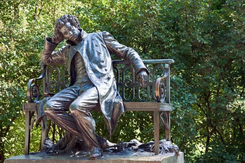 В каких городах был пушкин. Памятник пушкину в царском селе. памятник пушкину царское слое. памятник пушкину лицеисту в царском селе. памятник а.с. пушкину в царском селе (скульптор р.р. бах),.