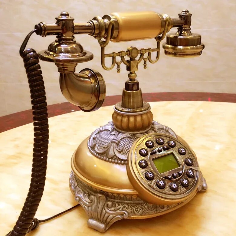 Телефон 20 000 рублей. Телефонный аппарат Бойля 1896. Старинный телефонный аппарат. Телефонный аппарат ретро. Красивые Телефонные аппараты.