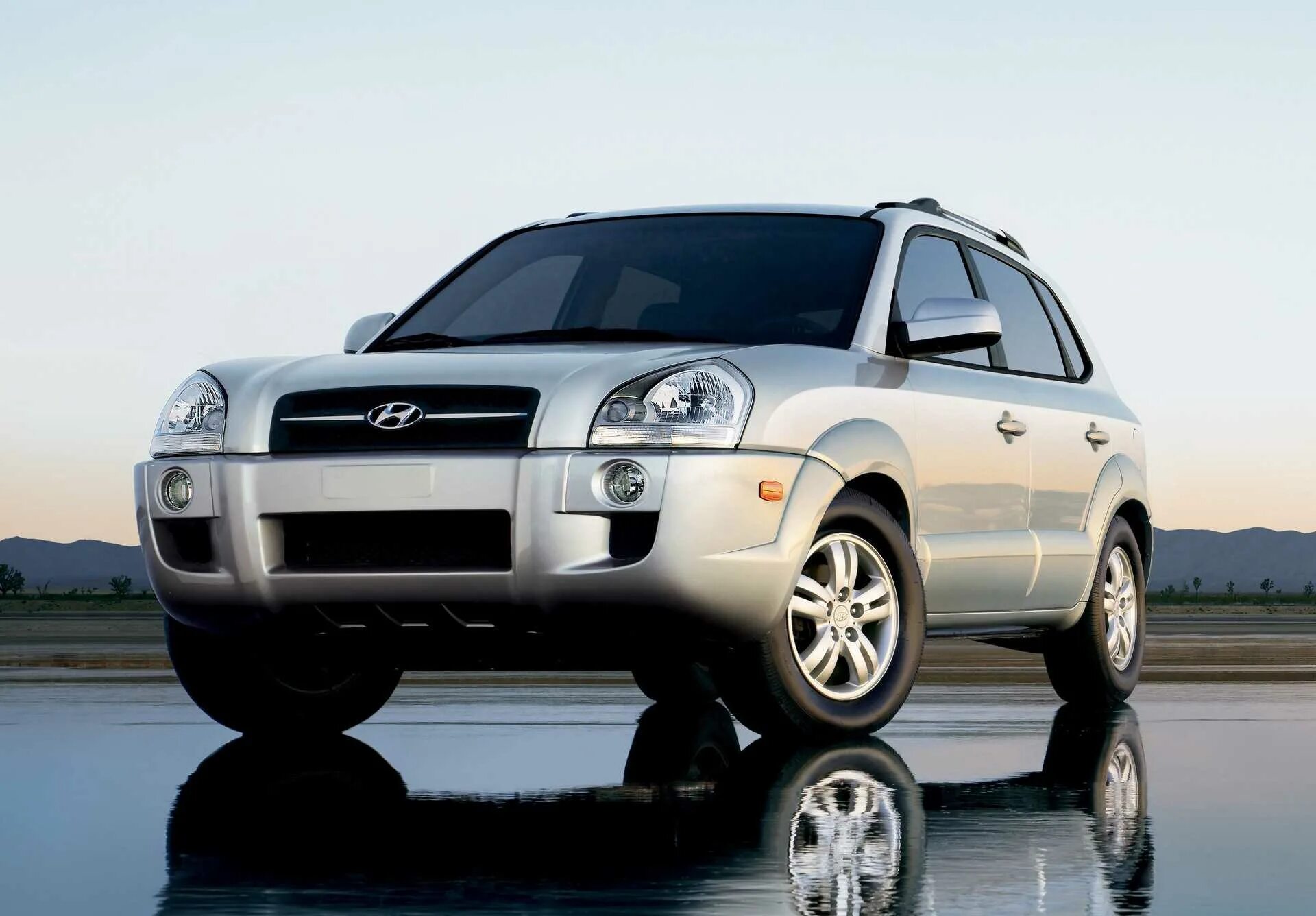 Hyundai tucson первого поколения. Hyundai Tucson 2004. Хендай Туссан 2008. Хундай Туксон 2004 2008. Хендай Туссан 2004.