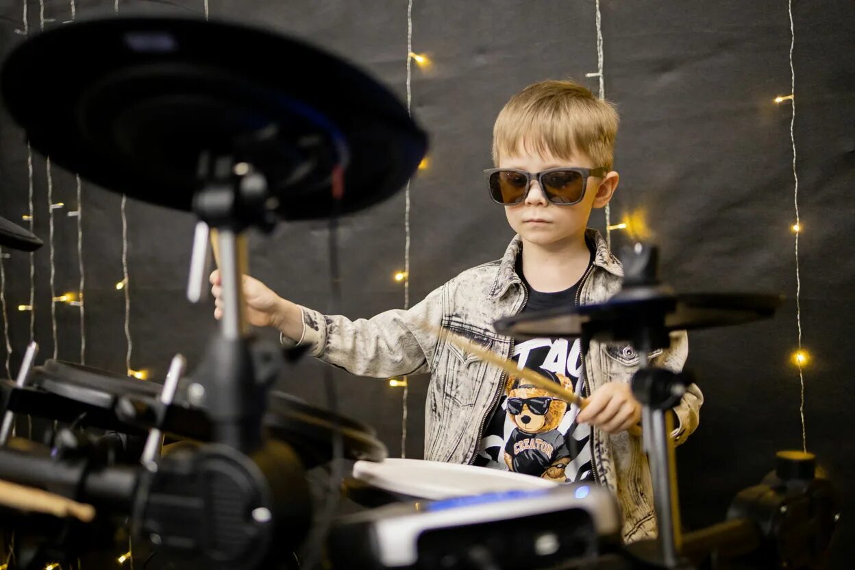 Рок бар подвал самара фото. Библионочь 2022. Квартирник в школе. Литературный квартирник. Квартирник в школе.