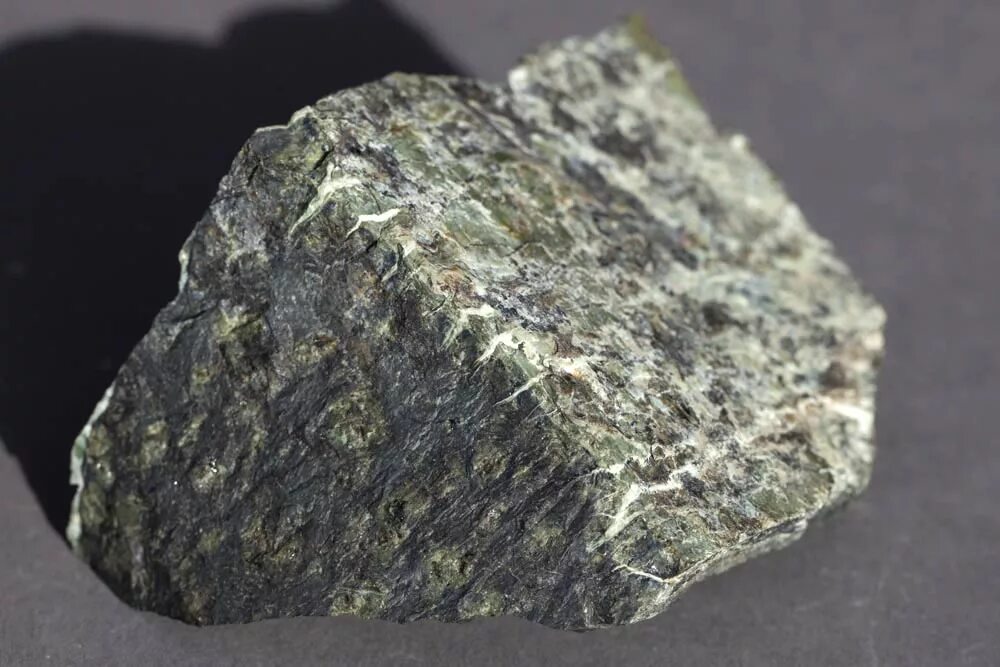 Базальт это минерал. Перидотит Горная порода. Дунит оливин. Перидотит – Пироксенит. Оливин пироксен.