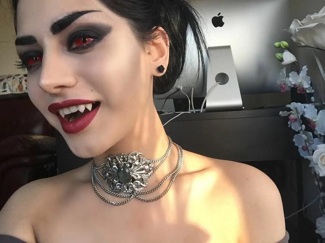 Образ вампира. Amanda Vamp 2018. Макияж на Хэллоуин вампирша.