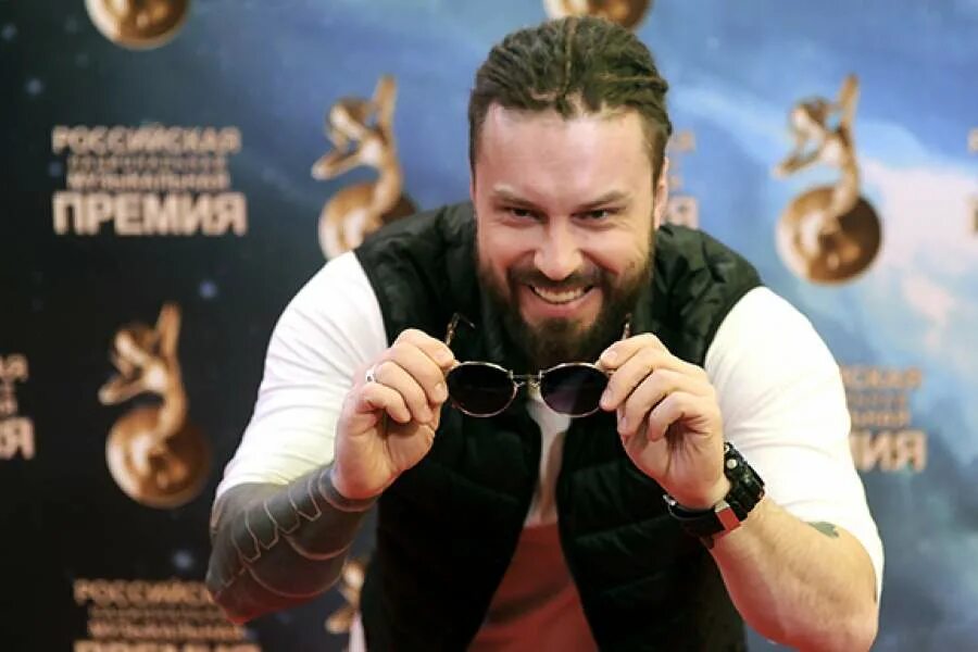 Бурито без очков. Бурито певец. Бурито фото певец. Бурито в спортзале