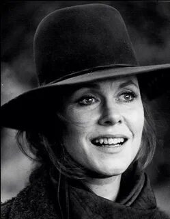 Elizabeth Montgomery Pretty Little Liars, Güzel Kadınlar, Filmler, Bruges, ...
