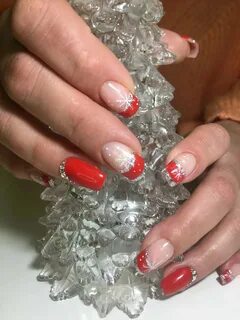 Новогодний маникюр красный френч