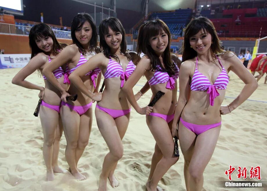 Тайки ролики. Азиатские девушки групповое. Японские девочки групповое в купальниках. Японские девочки групповое. Японские девушки групповое в бикини.