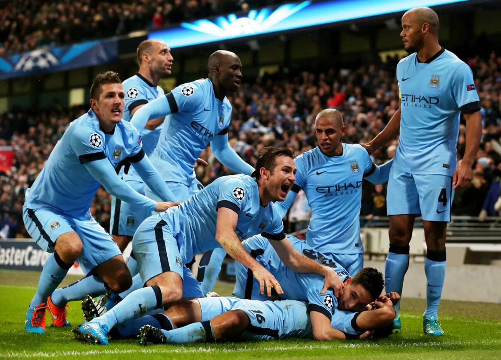 футбольная команда манчестер сити. манчестер сити а4. футбольный клуб манчестер сити. футбол ман сити. Manchester city gorod.