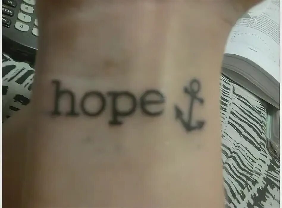 Переведи hope. Тату hope. Тату hope на запястье. Тату hope перевод.