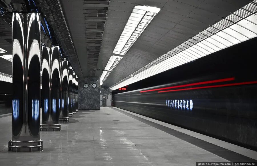 Сколько станций в екатеринбурге. Чкаловская станция метро Екатеринбург. Станция Чкаловская екатеринбургского метрополитена. Станция Чкаловская Екатеринбург метро метро. Чкаловская (станция метро, Москва).