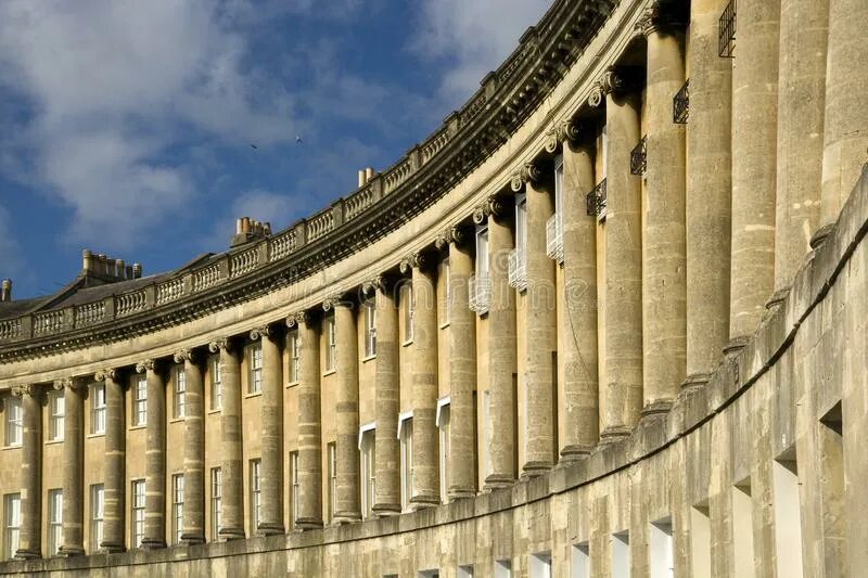 Bath the historic city in somerset. Ройал Кресент город бат. Королевский полумесяц. Королевский полумесяц Сомерсет. Королевский полумесяц бат.