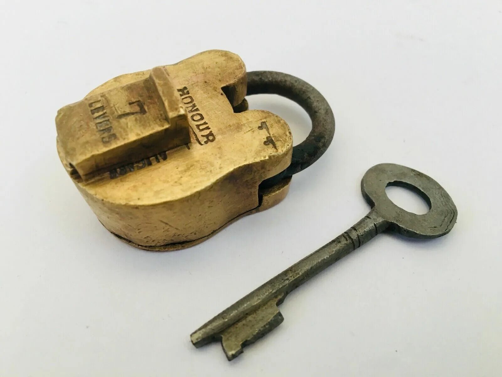 Padlock hanayama. Ключи lock. Замок на дверцу шкафчика. Ключи lock. Ключи lock.