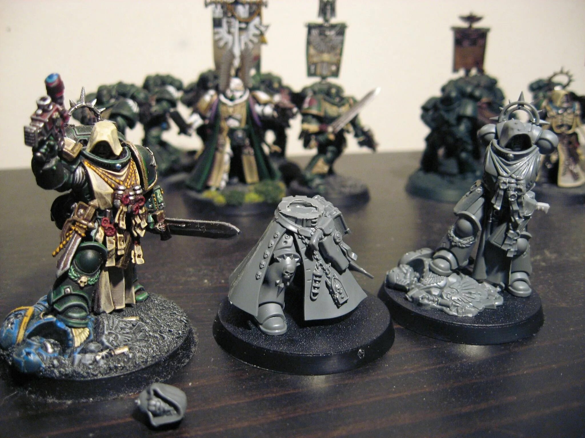 Вархаммер темные эльфы фигурки. Темные эльдары миниатюры. Warhammer 40000 эльдары миниатюры. Дарк миниатюр. Вархаммер фэнтези эльдары темные миниатюры.