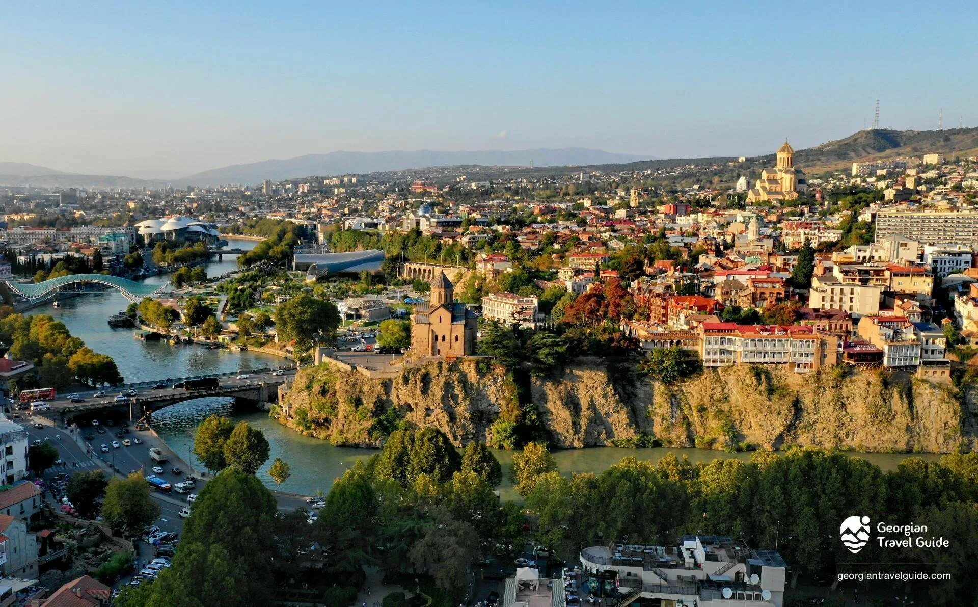 Где город тбилиси. Храм Метехи Тбилиси. Грузия Тбилиси крепость Нарикала. Крепость Нарикала (г. Тбилиси). Нарикала храм в Тбилиси.