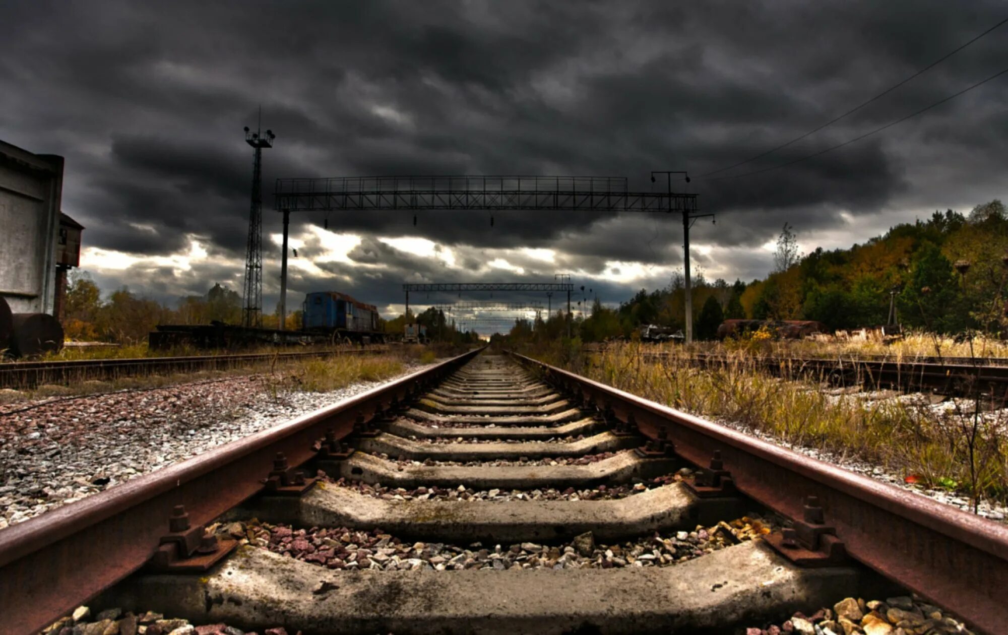 Сталкер тепловоз. Припять янов сталкер. станция янов чернобыль. железная дорога припять. заброшенные поезда в припяти.