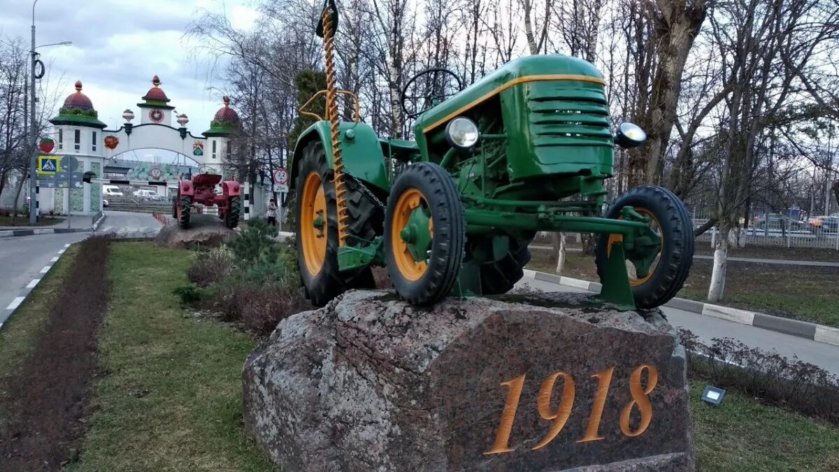 40 совхоз. Совхоз имени ленина калужская область. трактора совхоза ленина. ростовская область совхоз ленина. совхоз им ленина с дороги.