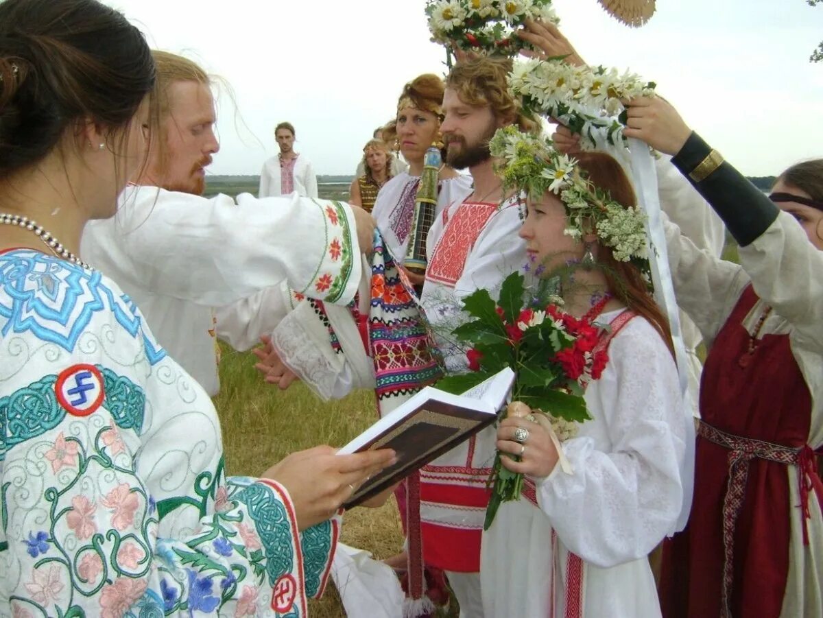 Свадебный обряд. Традиции свадьбы на руси. Свадьба в древней руси. Языческая свадьба. Русский свадебный обряд.