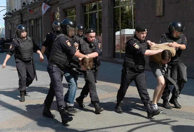 Грубое нарушение сотрудника овд