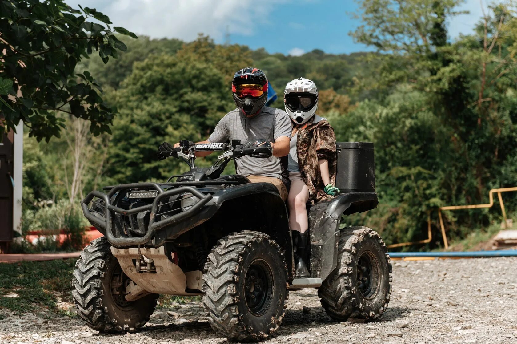 Квадроциклы красная поляна. Квадро тур сочи. Экскурсии на квадроциклах. Прокат квадроциклов в сочи. Квадроциклы адлер экскурсии.