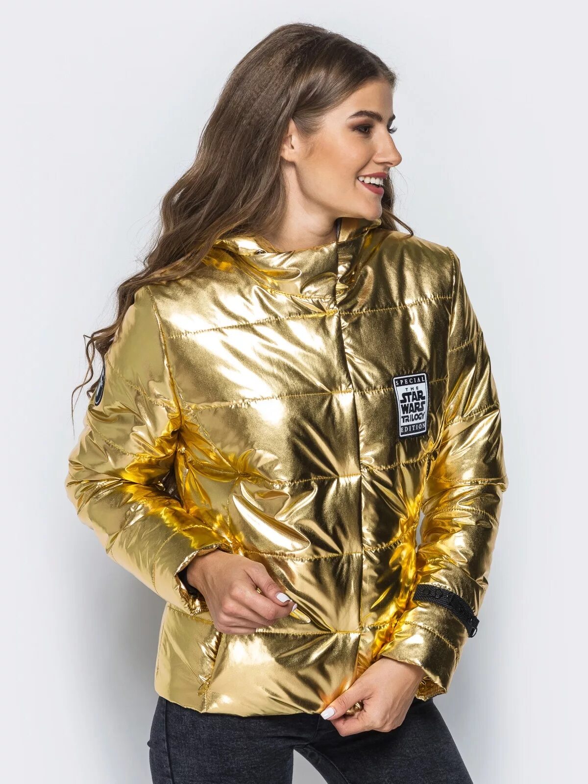 Ok одежда. Золотая куртка женская. Золотистая куртка женская. Куртка золотого цвета женская. Куртка желтая блестящая.