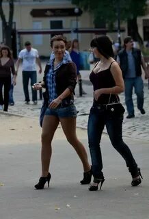 Снял на улице брюнетку