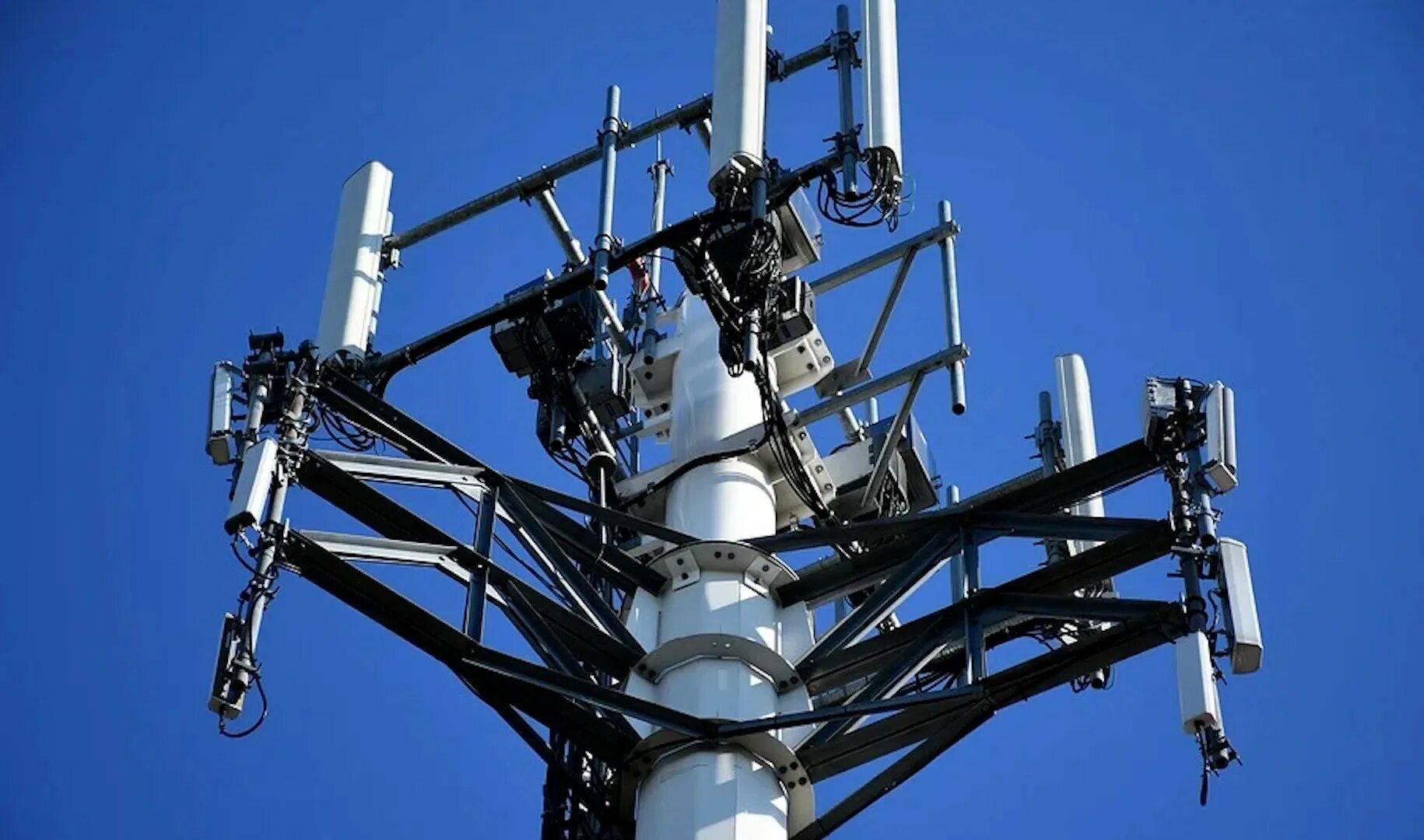 Радиовышка 5 g. Интернет телефон. Сотовая связь 2024. Сотовая связь 2024. 4g интернет.