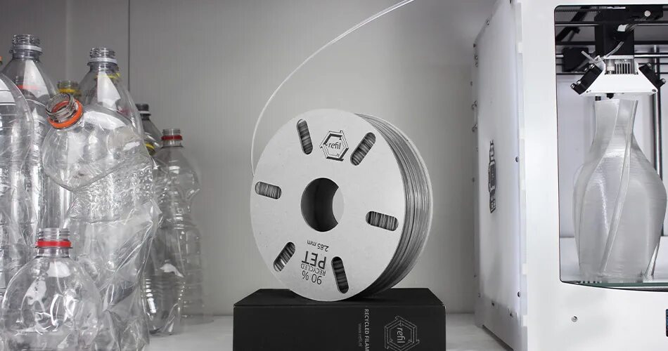 3d принтер бутылки. 3д принтер и пластиковая бутылка. бутылка на 3д принтере. пластик для принтера из бутылок. филамент из бутылок.