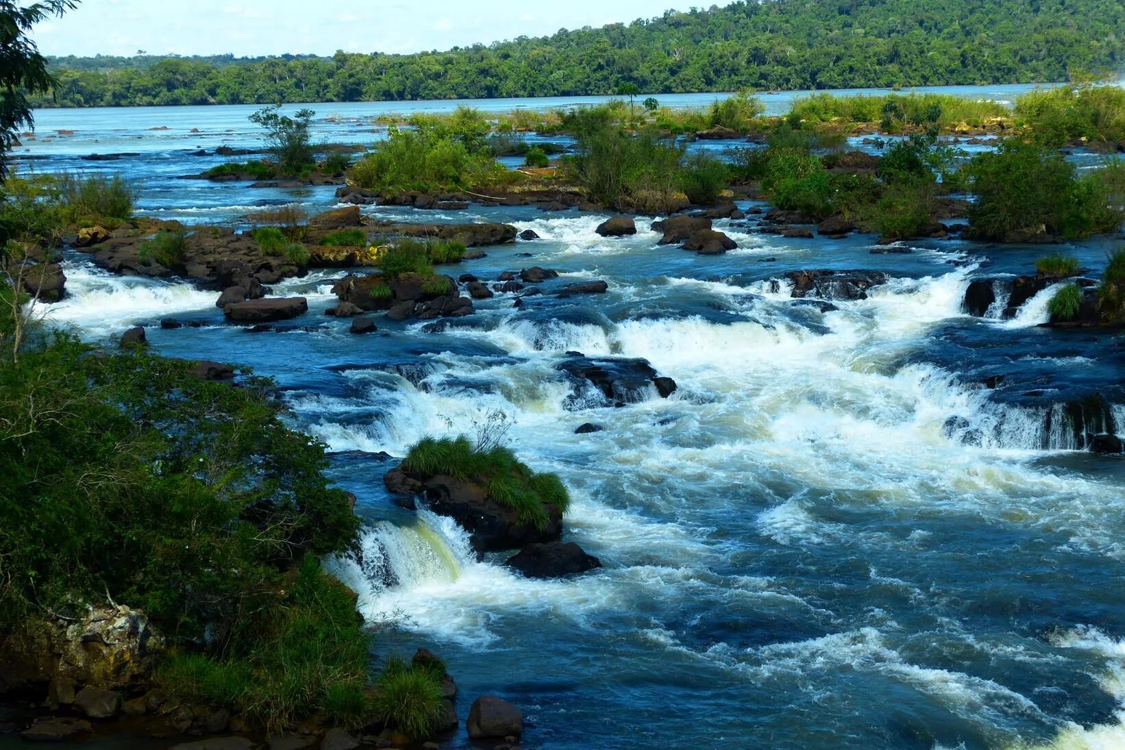 Естественные потоки воды река. Водные ресурсы. Водные природные ресурсы. Вода природный ресурс. Поверхностные водные ресурсы.