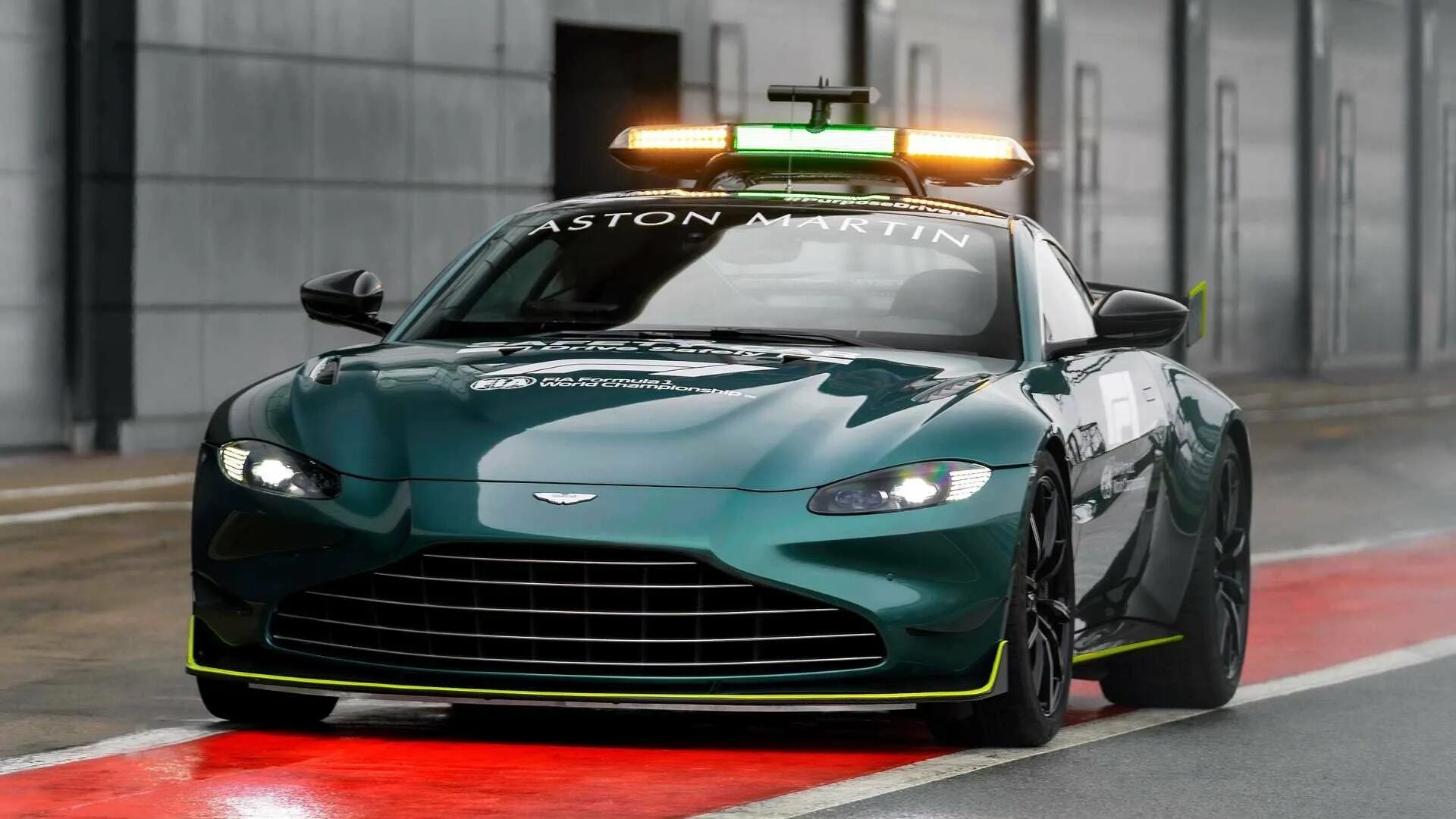 Автомобиль безопасности формула. Aston Martin Vantage f1. Aston Martin Vantage f1 Edition. Aston Martin Vantage f1 2021. Aston Martin Vantage 2021.