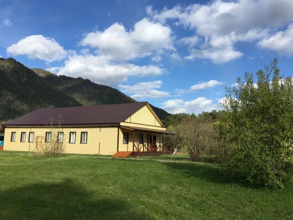 Турбаза усть кокса горный алтай. Горный орлёнок лагерь в горном алтае. Горный орленок горный алтай. Лагерь орленок горно алтайск. Горный орленок лагерь в горном.