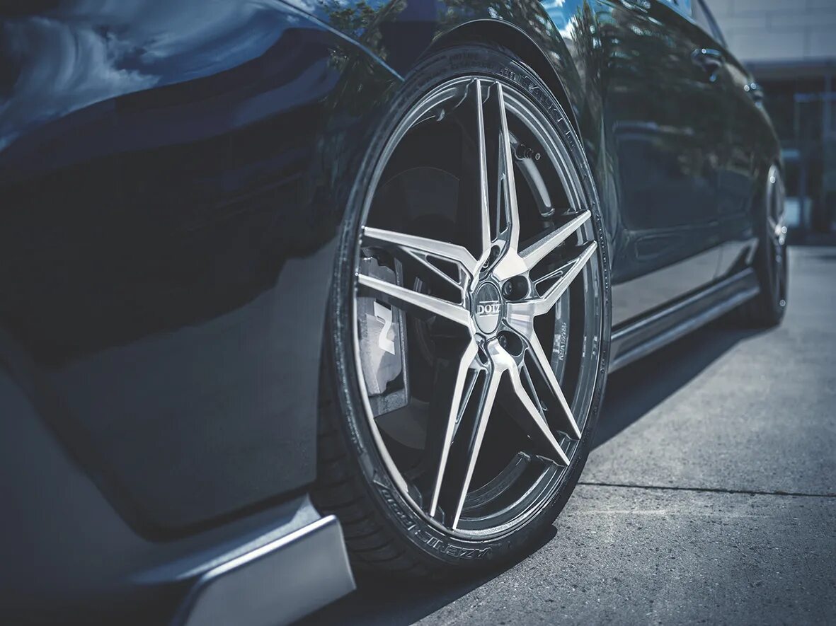Очистка дисков и кузова shine systems. Dоtz cр5. Porsche macan диски. Dotz shift 18. Dotz interlagos dark 17?.