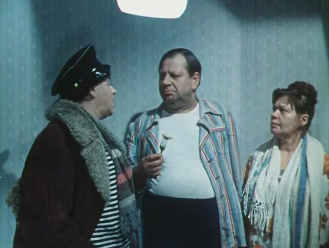 Волшебная сила искусства фильм 1970 аркадий райкин. Райкин помощь учительнице. Аркадий райкин учительница. Райкин помог учительнице. Волшебная сила искусства аркадий райкин коммуналка.